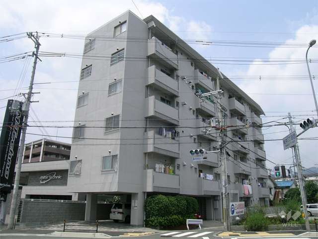 メゾン箕面の外観（南東側から）