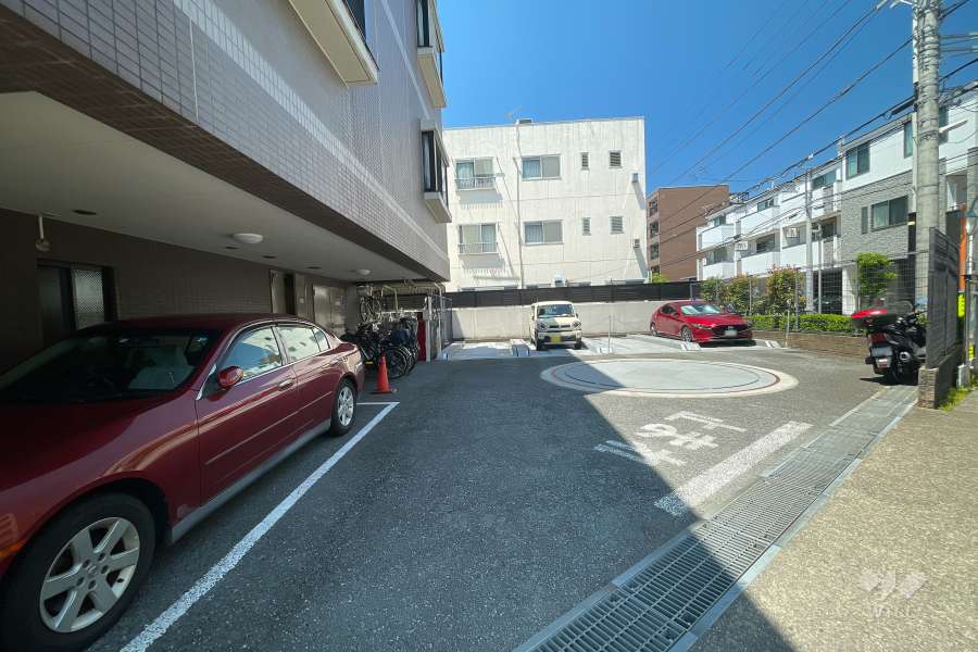 敷地内機械式駐車場と駐輪場