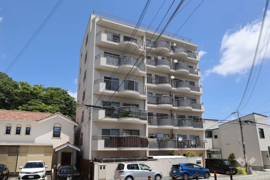 箕面メープルヴィラの外観（南西側から）