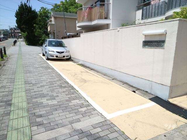 敷地内駐車場（屋外平面式）
