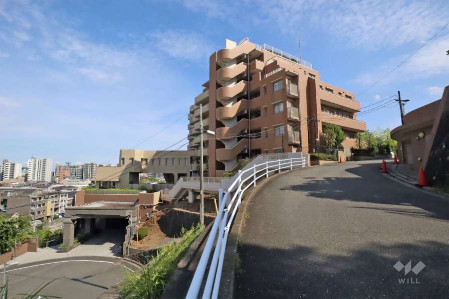 東急ドエルアルス溝口ヒルトップステージ壱番館の外観(北西側から)