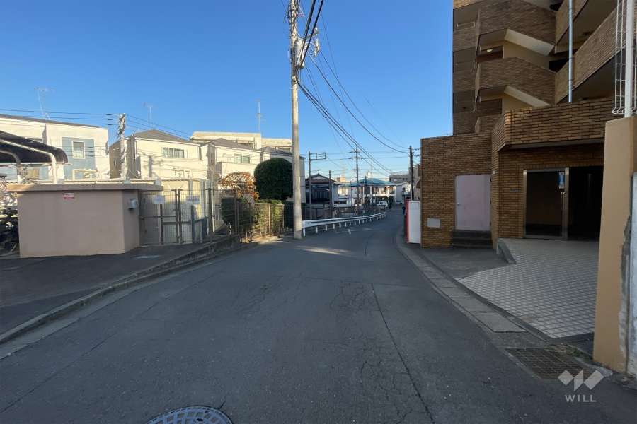 敷地南東側の前面道路