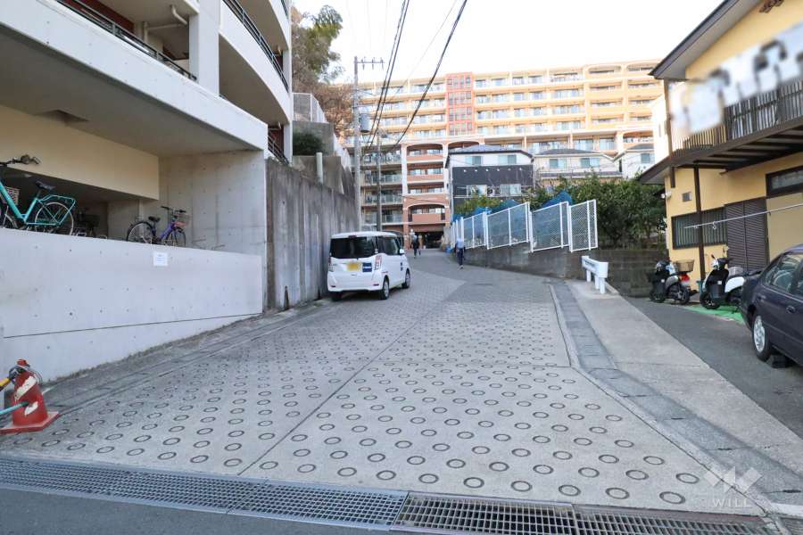 敷地北東側の前面道路　