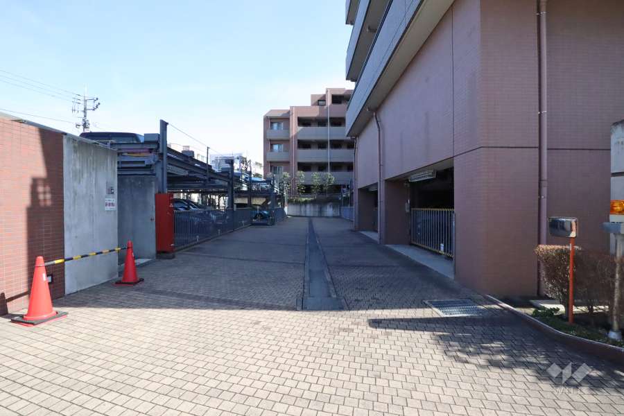 駐車場の出入り口