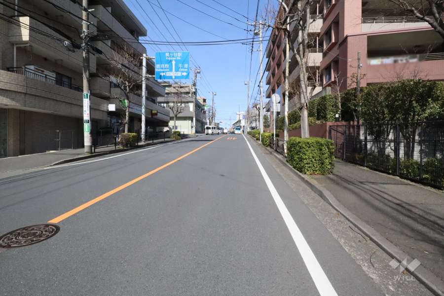 敷地北西側の前面道路