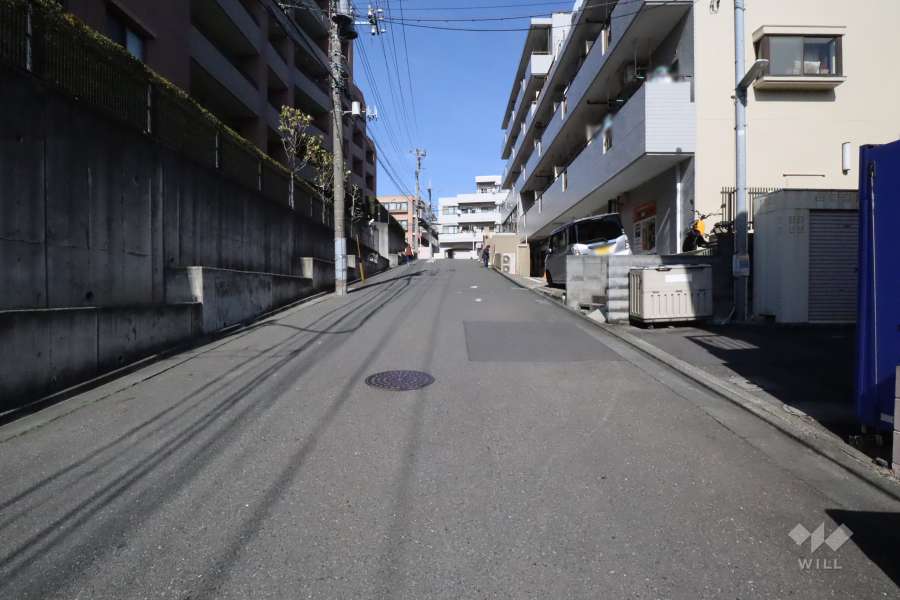 敷地南東側の前面道路