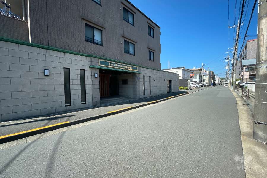 敷地北側の前面道路