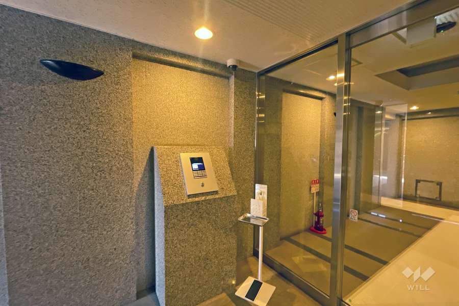 エントランスはオートロック付きです。