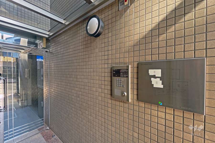 エントランスはオートロック付きです。