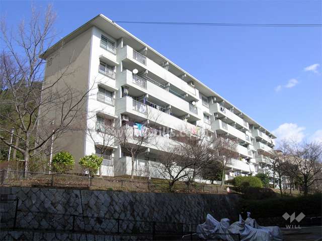 箕面如意谷住宅10棟の外観（南西側から）