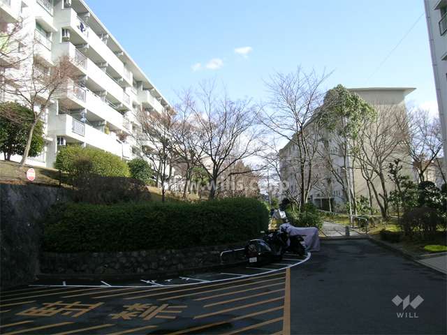箕面如意谷住宅10棟の南側