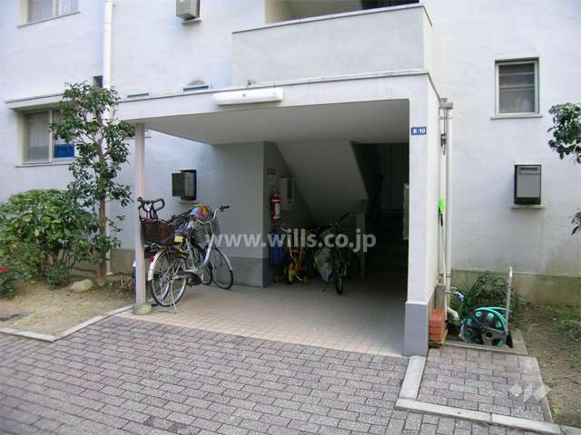 住戸入り口と共用ポスト