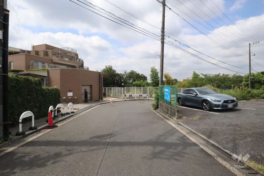 敷地北側の前面道路