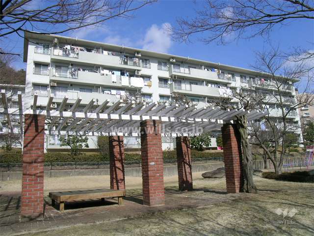 箕面如意谷住宅11棟の外観（南側から）