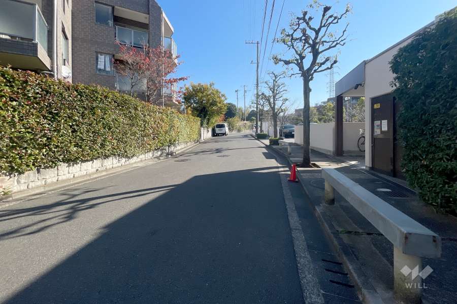 敷地南側の前面道路