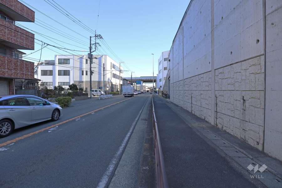 敷地北側の前面道路