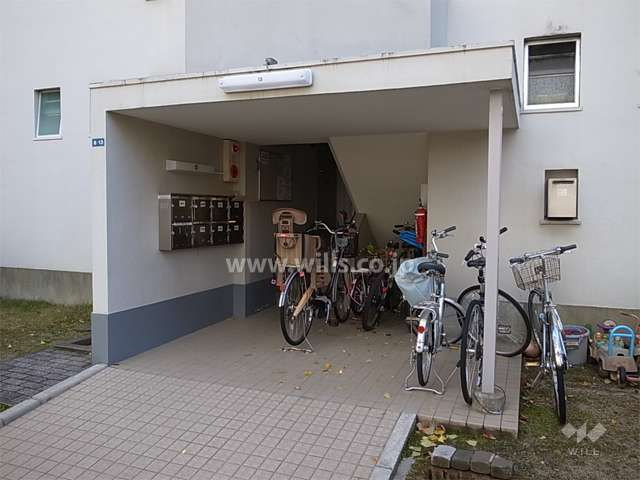 住戸入り口と共用ポスト