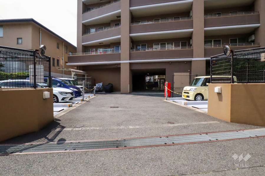 駐車場の出入り口・敷地内駐車場（屋外機械式）