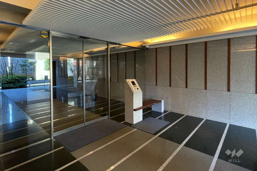 エントランスはオートロック付きです。