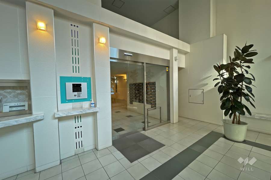 エントランスはオートロック付きです。