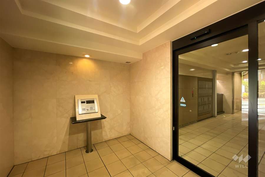 エントランスはオートロック付きです。