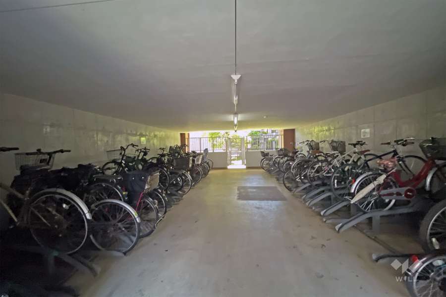 屋内に設けられた駐輪場