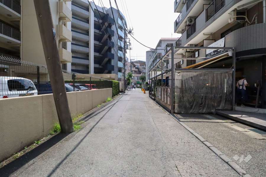 敷地北西側の前面道路　