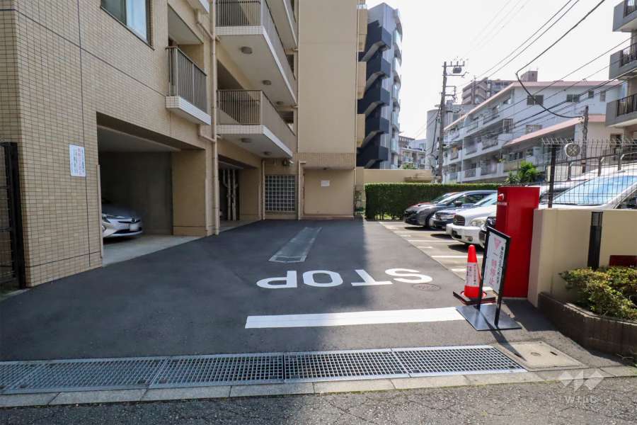 駐車場の出入り口　