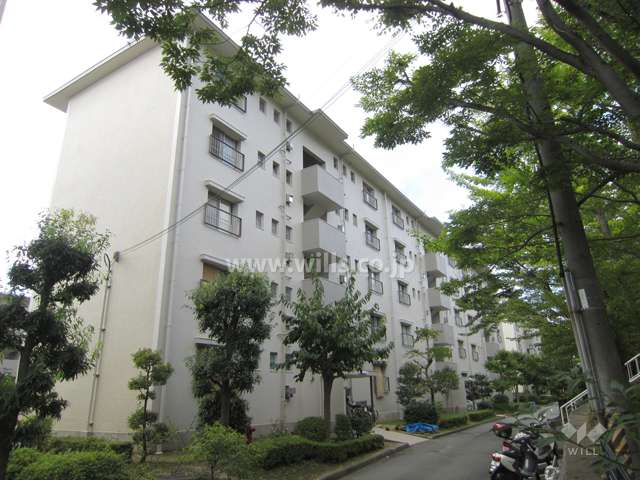 箕面如意谷住宅18棟の外観（北東側から）