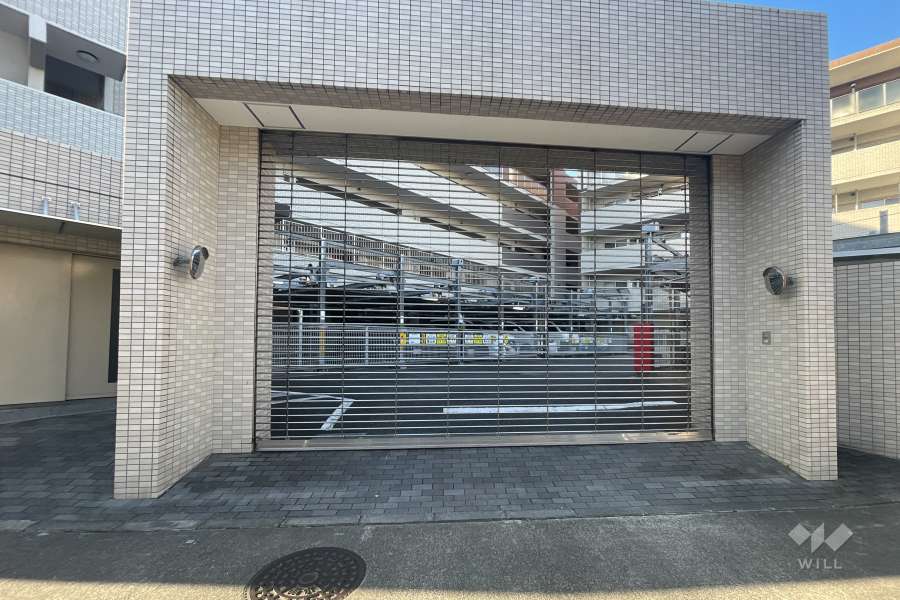 駐車場出入り口（リングシャッター付き）