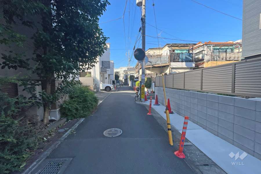 敷地北西側の前面道路