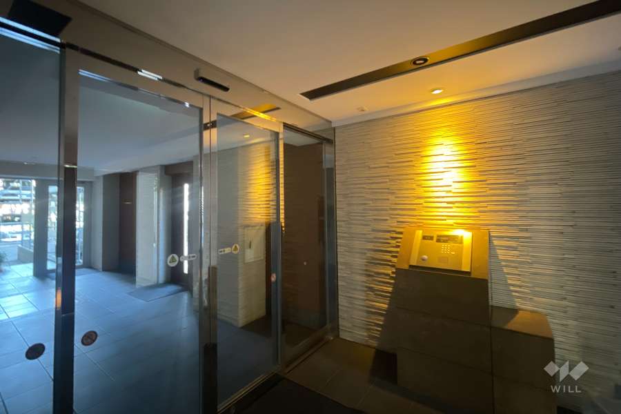 エントランスはオートロック付きです。