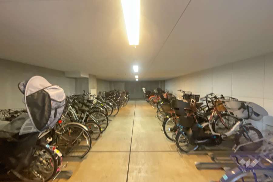 屋内に設けられた駐輪場　