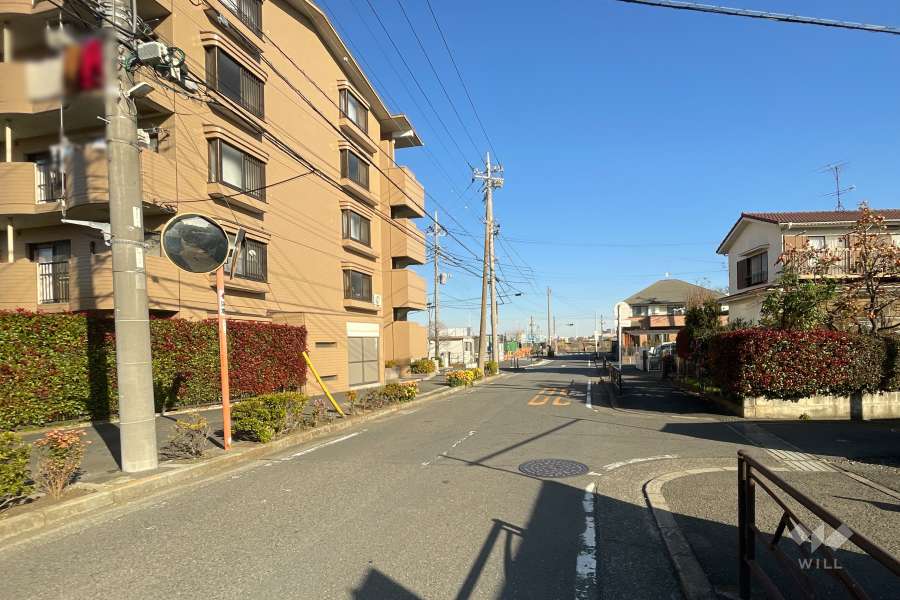 敷地南東側の前面道路