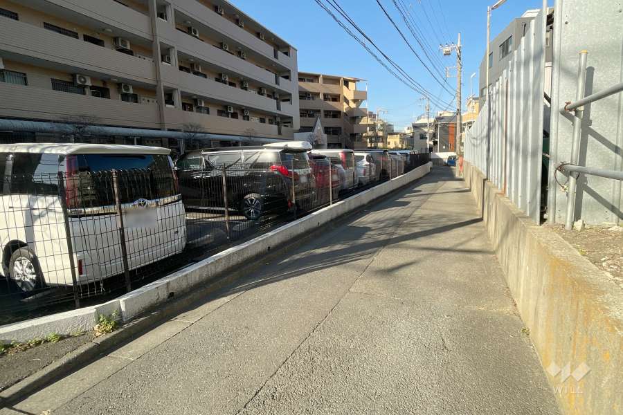 敷地北東側の前面道路　　