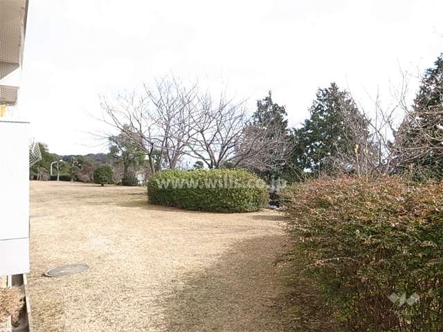 22棟の南側は一段低くなっており、抜けています。