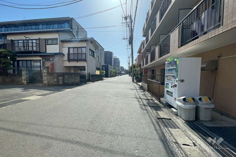 敷地南側の前面道路
