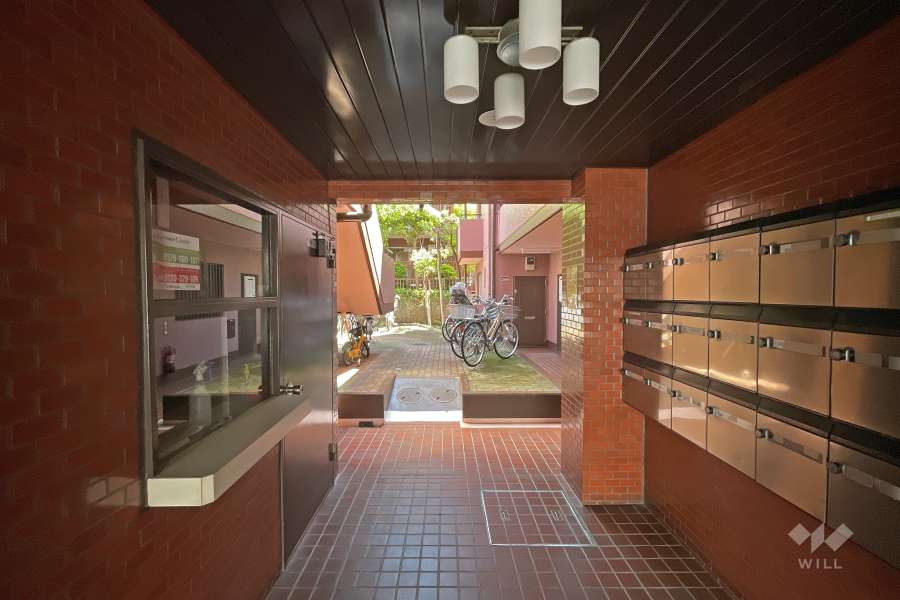 エントランス内と共用ポスト