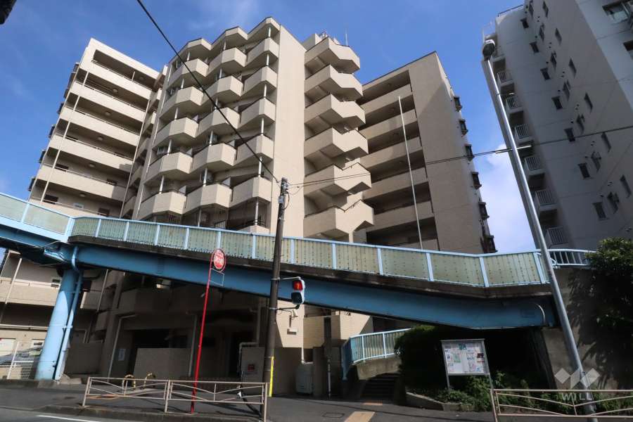 エヴェナール二子新地の外観(北西側から)