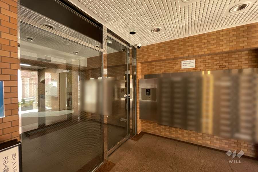 エントランスはオートロック付きです。