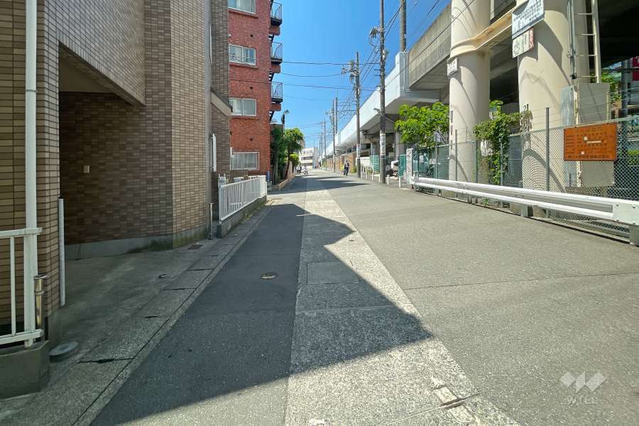 敷地北側の前面道路　