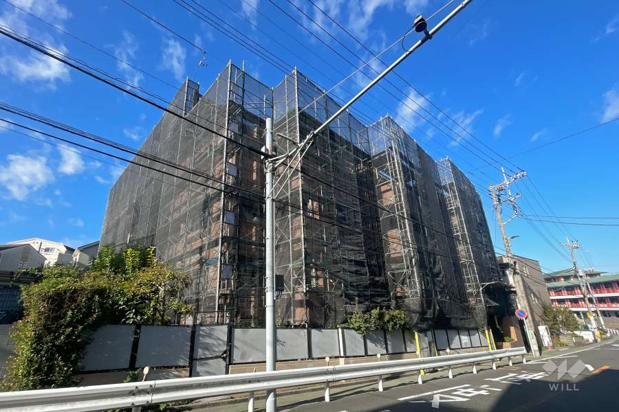 梶ヶ谷ビューハイツの外観（北東側から）・（2025年8月25日時点、施工中）