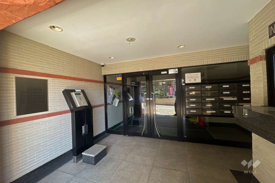 エントランスはオートロック付きです。