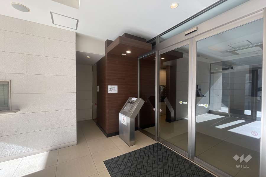 エントランスはオートロック付きです。