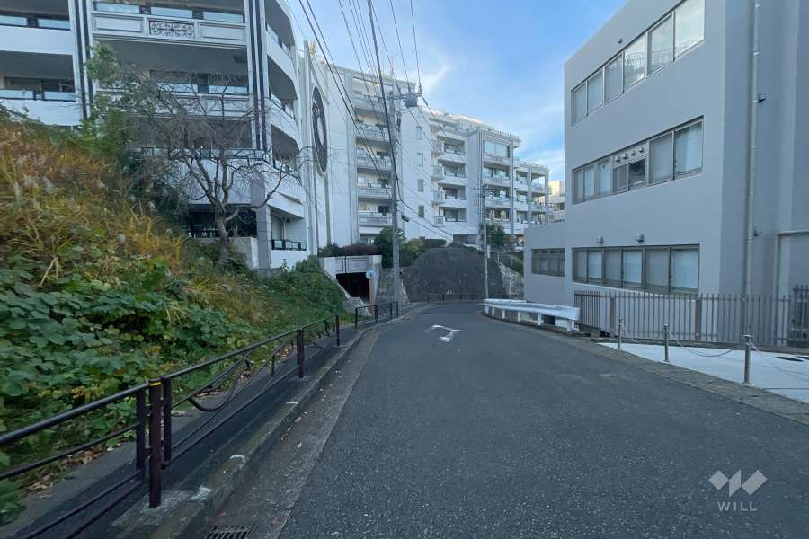 敷地北東側の前面道路