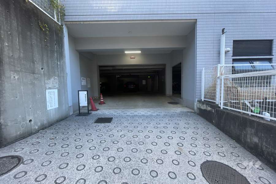 駐車場の出入り口