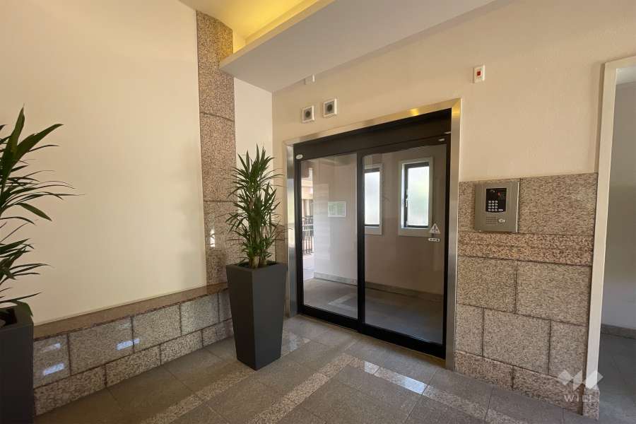 エントランスはオートロック付きです。　