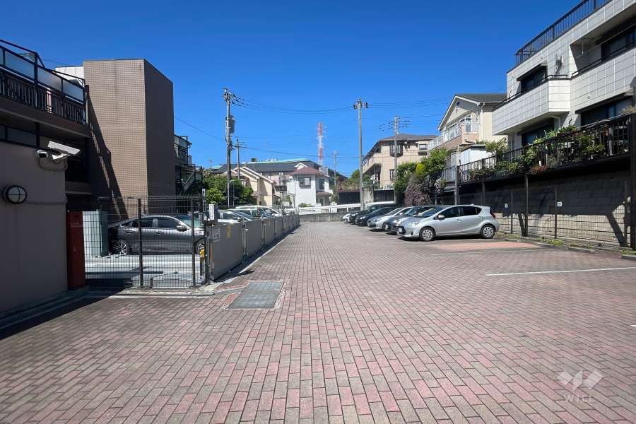 敷地内駐車場（屋外平面式と屋外機械式）　