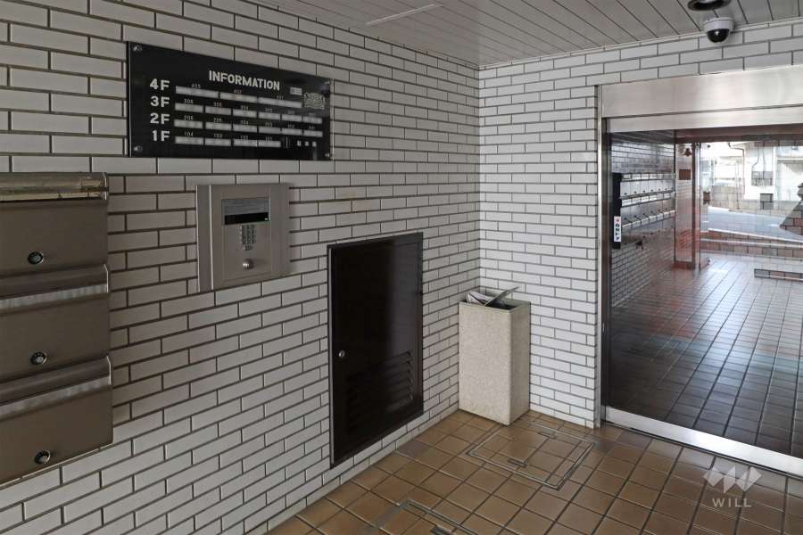 エントランスはオートロック付きです。