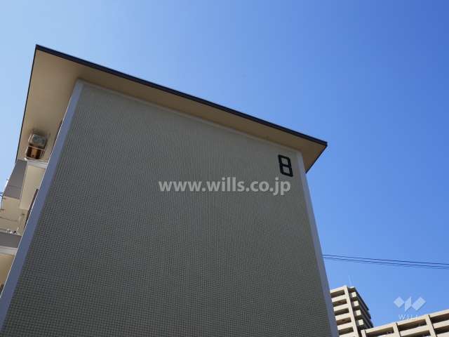 外壁は側面はタイル張りです。